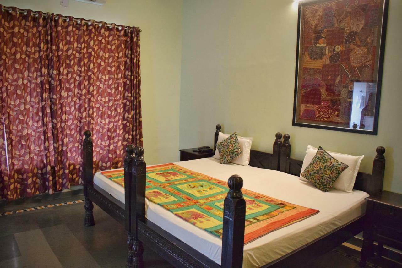 Hotel Kurabar Kothi Udaipur Exterior foto